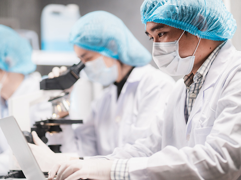 Futuro da saúde com inteligência artificial, máquinas e humanos juntos