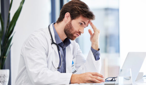 Erros médicos: a importância da transparência e da responsabilização