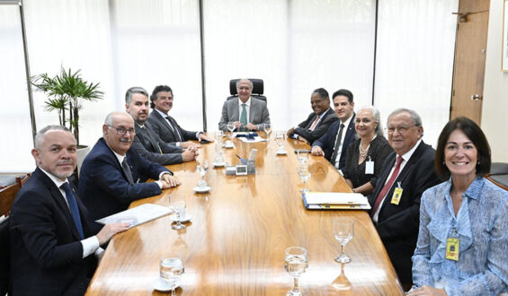 Regulamentação dos reajustes dos contratos de prestação dos serviços ao SUS é discutida