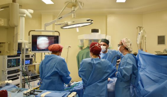 Santa Casa de Porto Alegre realiza primeira cirurgia robótica em bebê 