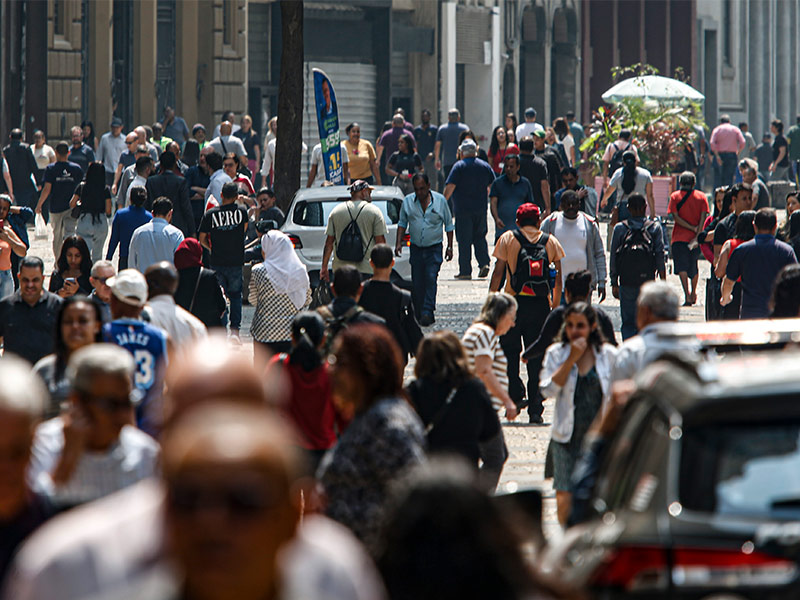 Classe C afirma que fila do SUS coloca a vida em risco, revela pesquisa do Instituto Locomotiva