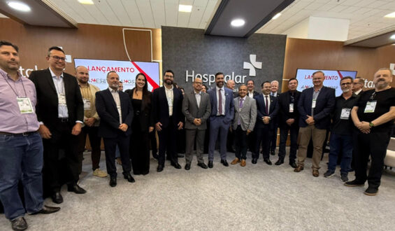 Anis Ghattás Mitri Filho toma posse da AHOSP na Hospitalar