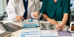 Dez anos na defesa de um modelo eficiente para a gestão da saúde