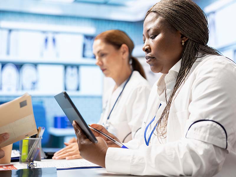 SUS enfrenta riscos com digitalização sem transparência