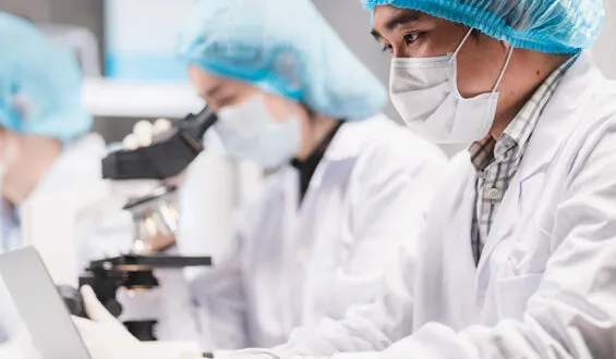 Futuro da saúde com inteligência artificial, máquinas e humanos juntos